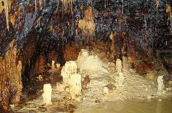 Stahlblaue Grotte im Bergwerk Morassina
