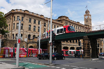 Straßenbahn und Zentralbahnhof in Sydney