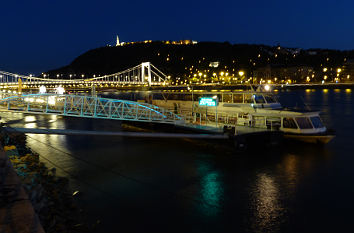 Donau bei Nacht