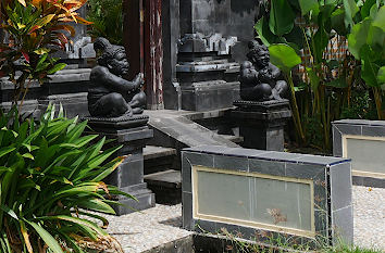 Wächterskulpturen auf Bali