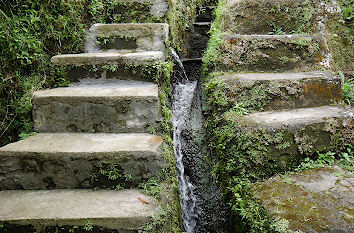 Treppe am Wassertempel Gunung Kawi auf Bali