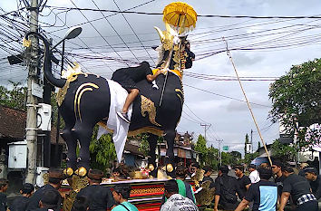 Bestattung Nyekah auf Bali