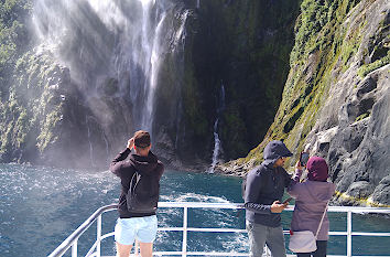 Wasserfall im Milford Sound in Neuseeland