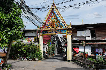 Bangkok: Stadtviertel hinter der Krung Thon Brücke